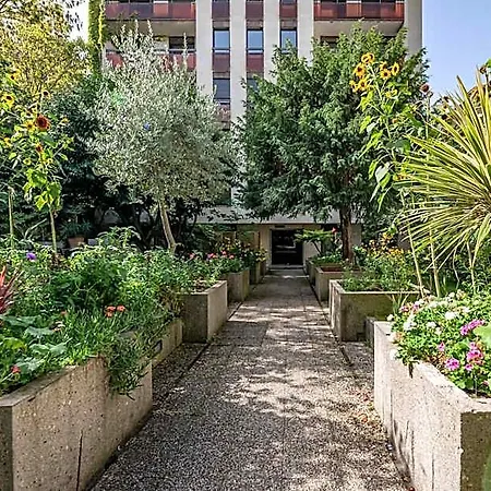 - Bois De Boulogne/fondation Lvmh